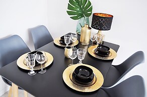 M11 Outstanding Apartment with Balcony