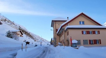 Sust lodge