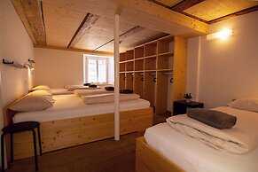 Sust lodge