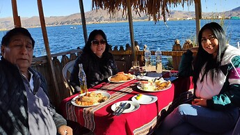 Uros Quechua Lodge