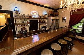 Iron Amethyst Inn   Boutique Hotel