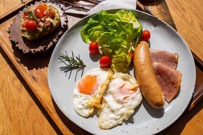 Roukh Kiri Khaoyai, The Centara Collection