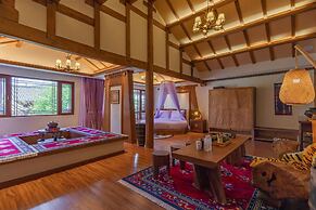 Lijiang Passing-Cloud Resort