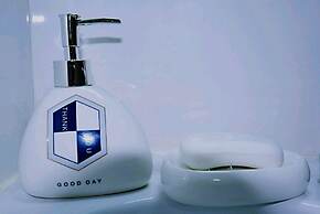 Avatar American Style Large Queen Bed Apartment