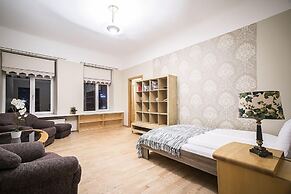 WINWINSTAY Old Town River View Apartment