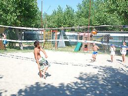 Tidy Chalet with Terrace near Sea