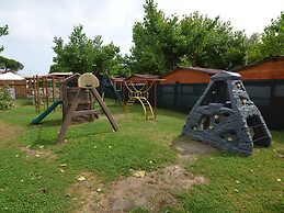 Wooden Chalet with Terrace near Sea