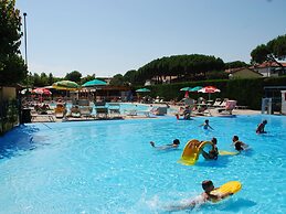 Wooden Chalet with Terrace near Sea