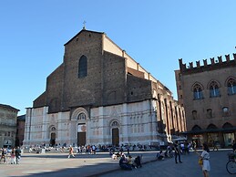 Wooden Chalet with Terrace near Sea