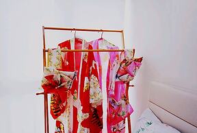 Avatar Japan Impression Queen Bed & High Rise View