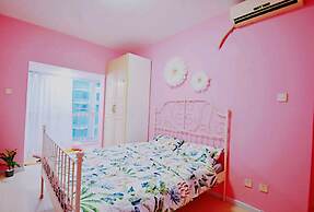 Avatar Fireworks Queen Bed Studio in Center Futian