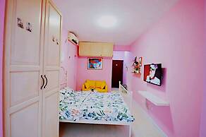 Avatar Fireworks Queen Bed Studio in Center Futian