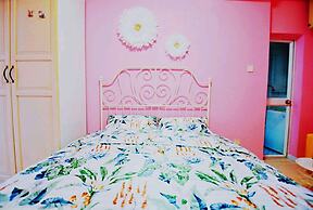 Avatar Fireworks Queen Bed Studio in Center Futian