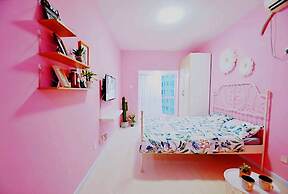 Avatar Fireworks Queen Bed Studio in Center Futian