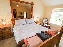 Whispering Willows - The Thatch