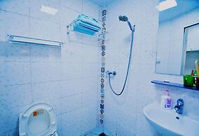 Avatar Young Lion Large Queen Bed & High Rise View