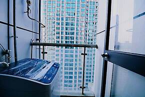 Avatar Young Lion Large Queen Bed & High Rise View