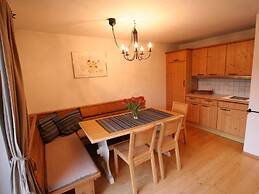 Huge Holiday Home in Hopfgarten im Brixental near Ski Lift