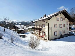 Huge Holiday Home in Hopfgarten im Brixental near Ski Lift