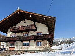 Huge Holiday Home in Hopfgarten im Brixental near Ski Lift
