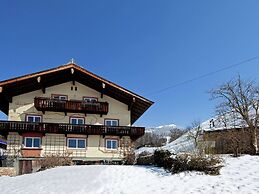 Huge Holiday Home in Hopfgarten im Brixental near Ski Lift