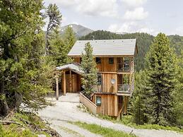 Quiet Chalet in Turracherhöhe with Sauna & Indoor Hot Tub