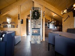 Quiet Chalet in Turracherhöhe with Sauna & Indoor Hot Tub