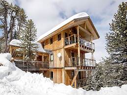Quiet Chalet in Turracherhöhe with Sauna & Indoor Hot Tub