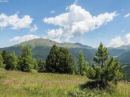 Quiet Chalet in Turracherhöhe with Sauna & Indoor Hot Tub