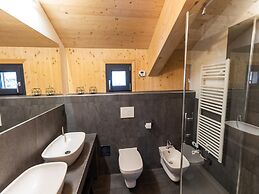 Peaceful Chalet in Turracherhöhe with Indoor Hot Tub