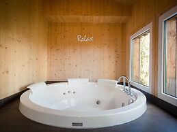 Peaceful Chalet in Turracherhöhe with Indoor Hot Tub