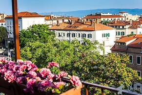 Royal View Apartment