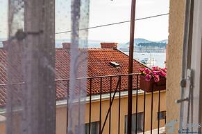 Royal View Apartment