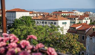 Royal View Apartment