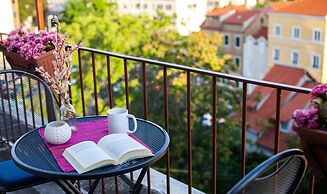 Royal View Apartment