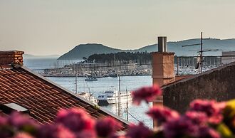 Royal View Apartment