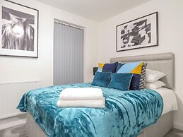 Tudors eSuites Birmingham House Private Garden