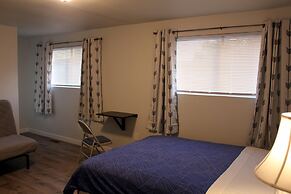 Rainier Guesthouse (Walk to Metro)