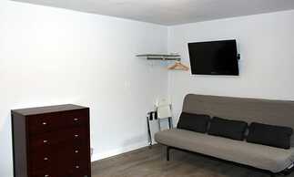 Rainier Guesthouse (Walk to Metro)