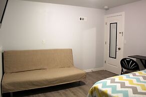 Rainier Guesthouse (Walk to Metro)