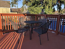 Rainier Guesthouse (Walk to Metro)