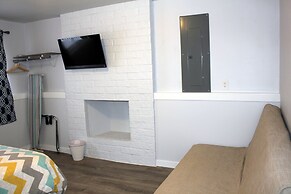 Rainier Guesthouse (Walk to Metro)