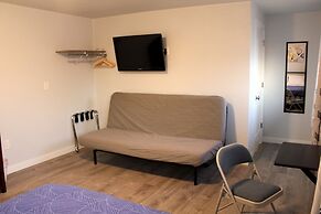 Rainier Guesthouse (Walk to Metro)