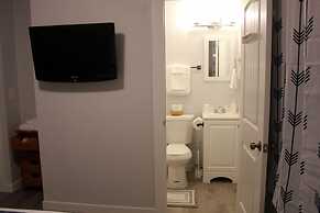 Rainier Guesthouse (Walk to Metro)