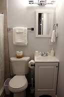 Rainier Guesthouse (Walk to Metro)