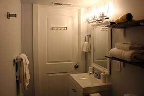 Rainier Guesthouse (Walk to Metro)