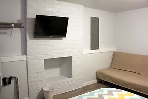 Rainier Guesthouse (Walk to Metro)