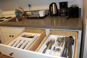 Rainier Guesthouse (Walk to Metro)