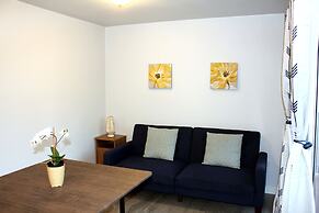 Rainier Guesthouse (Walk to Metro)