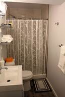 Rainier Guesthouse (Walk to Metro)